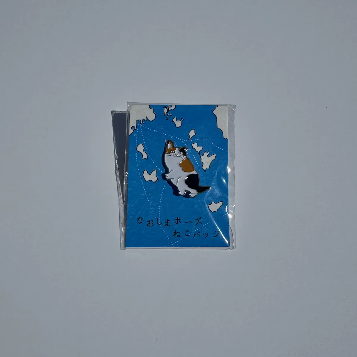 直島姿勢的三花貓徽章